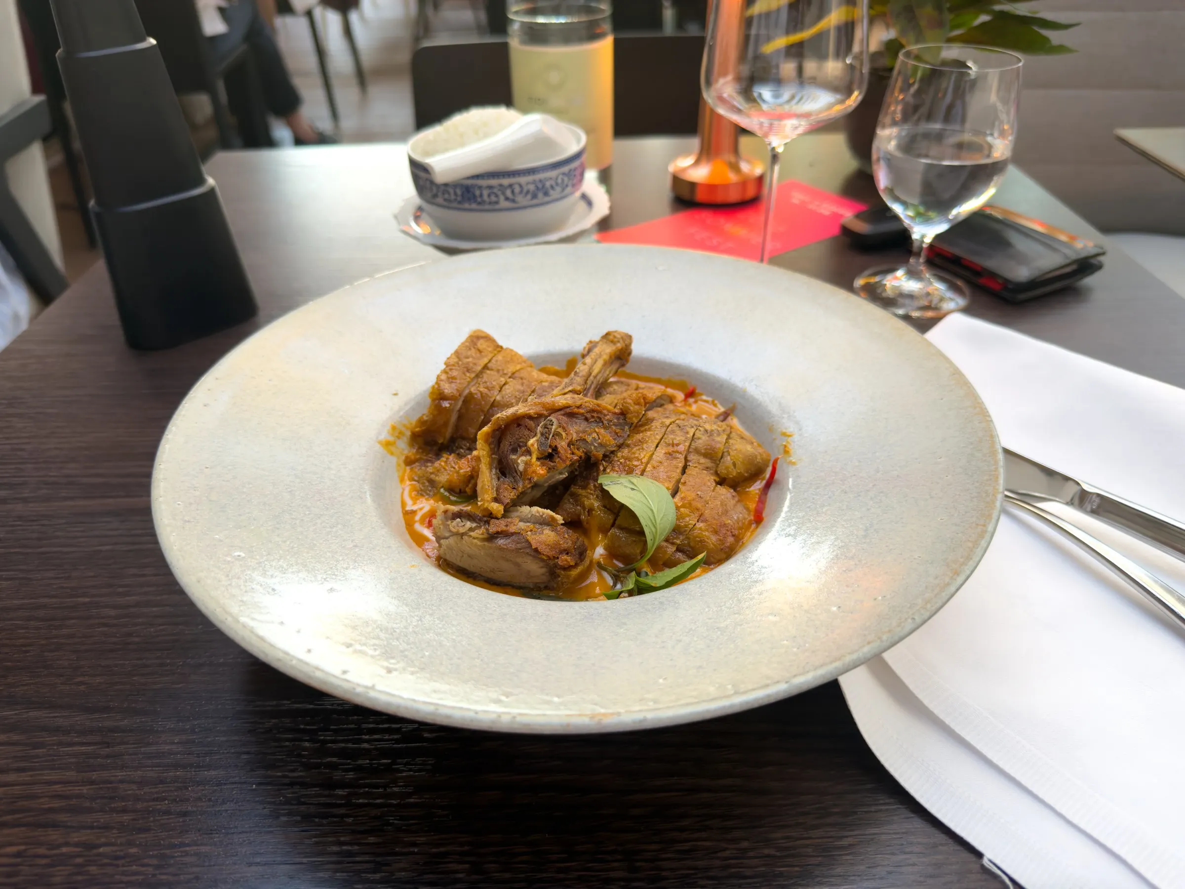 Barbarie-Ente im roten Thaicurry