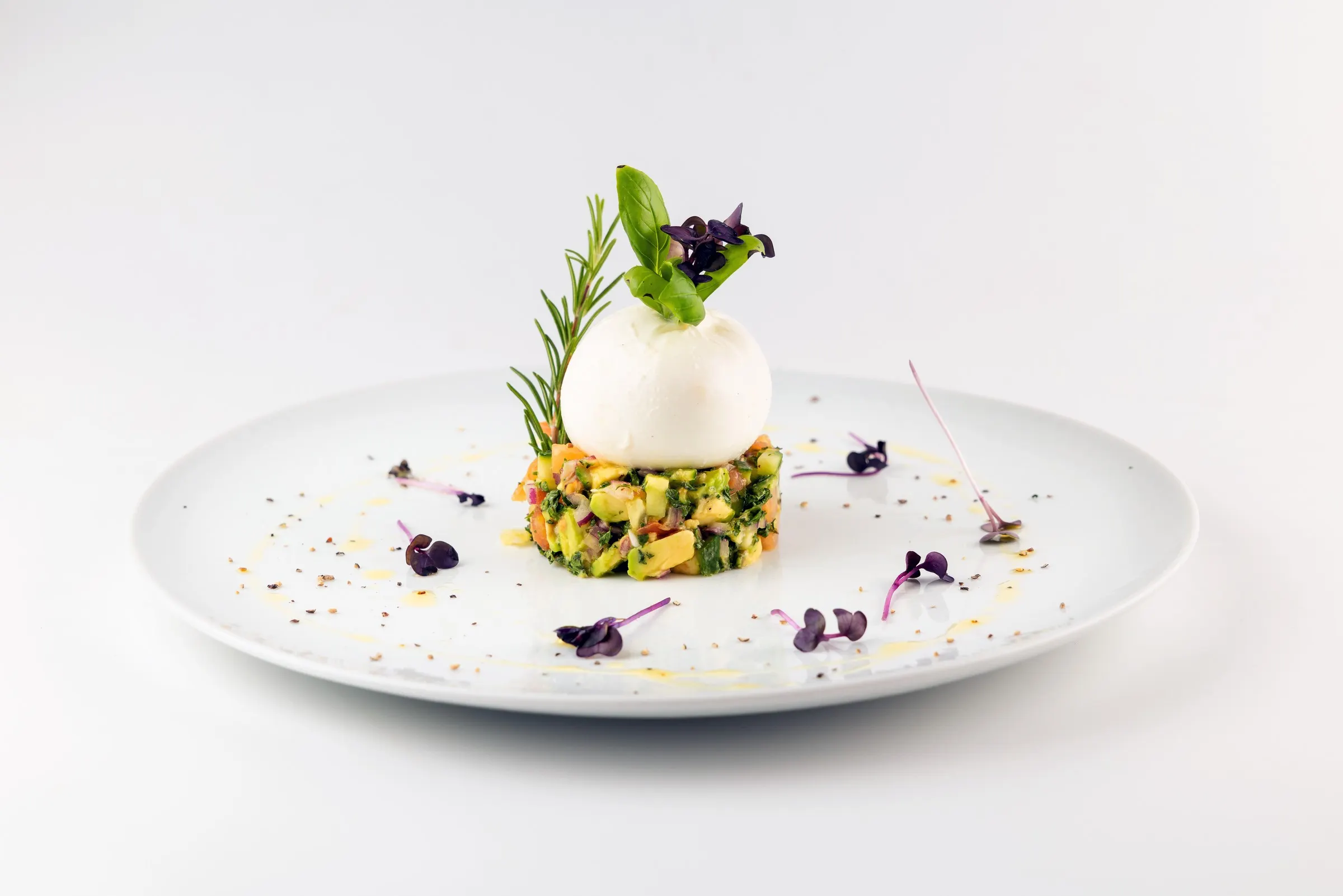 Burrata auf Avocado-Tatar