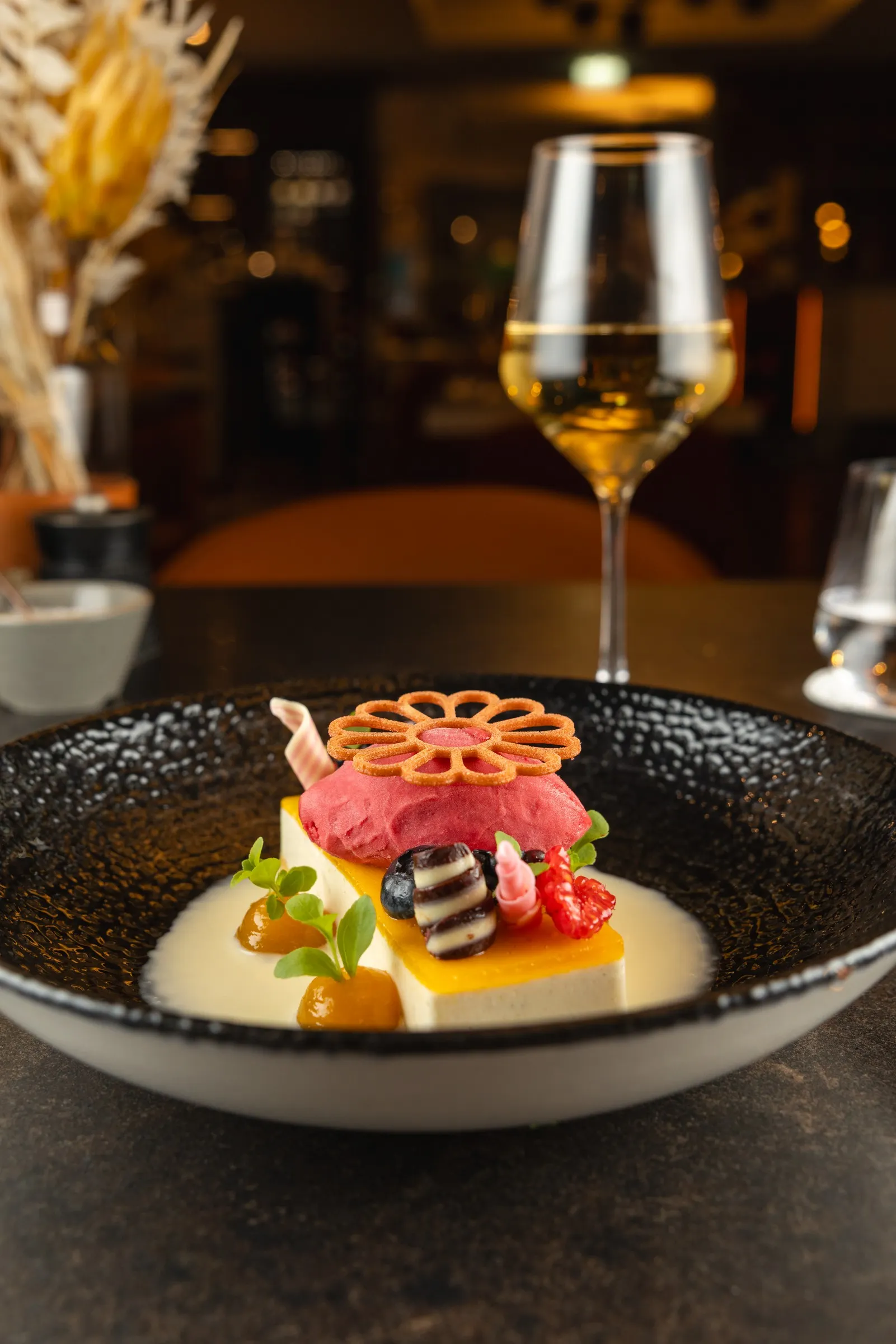 Duett von weißer Schokolade und Passionsfrucht